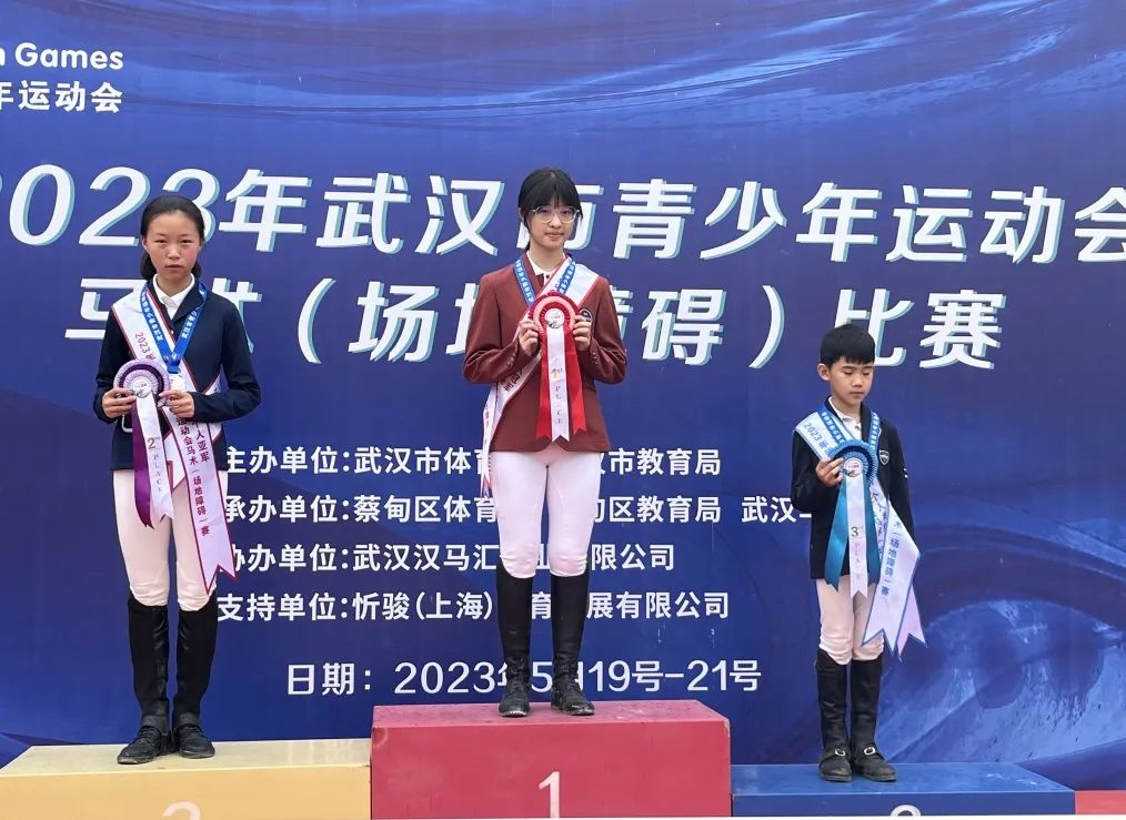 吕佳悦,新晋马术公主,学习4个月,夺得2个冠军 1.jpg