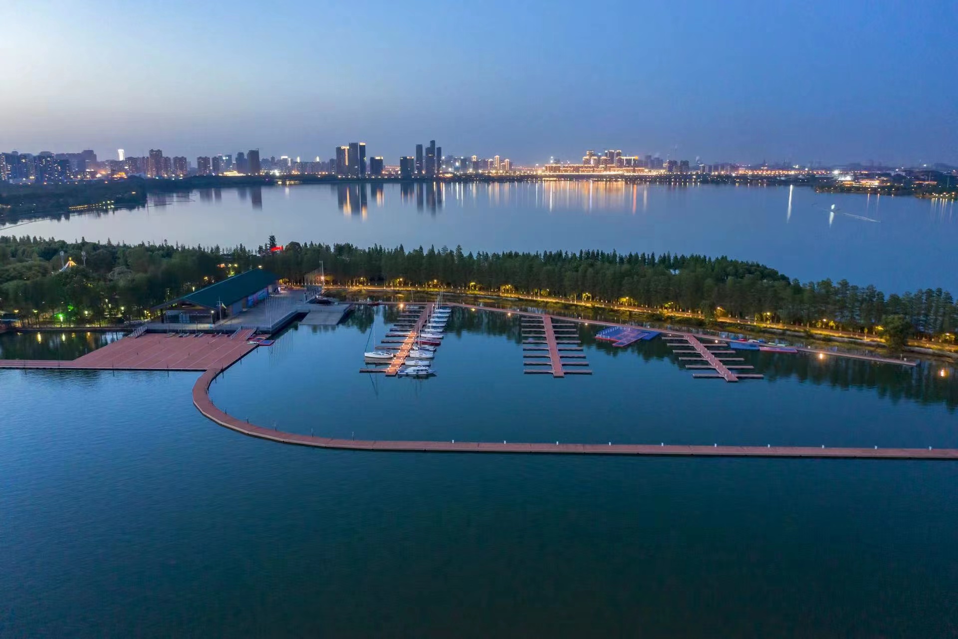 浩渺东湖,最有武汉人的诗和远方,所以… d3d4f2311810b2994e91bcccf5db849c-sz_440071.jpg